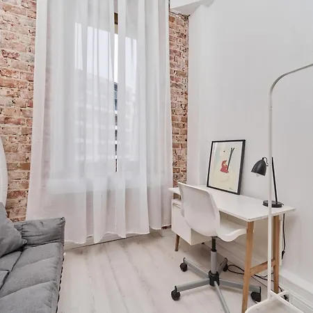 Cosy With Mezzanine By Renters Apartment *